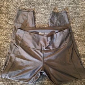 Black under armor capri leggings